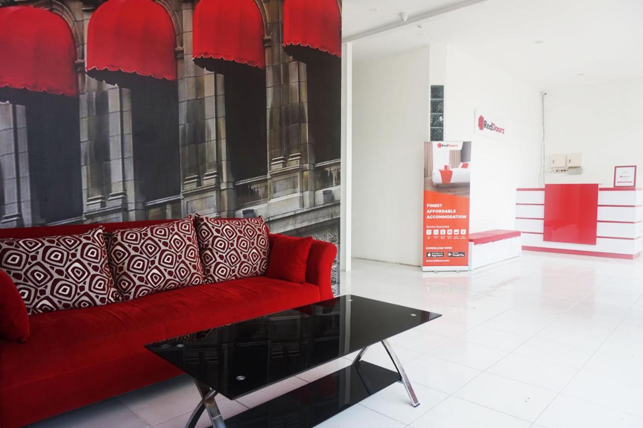 Отель Reddoorz @ Jalan Tanjung Blitar Экстерьер фото