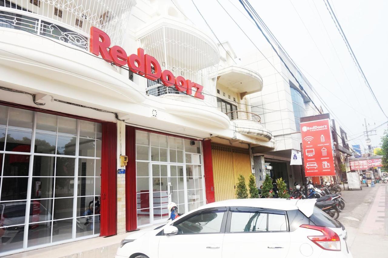Отель Reddoorz @ Jalan Tanjung Blitar Экстерьер фото